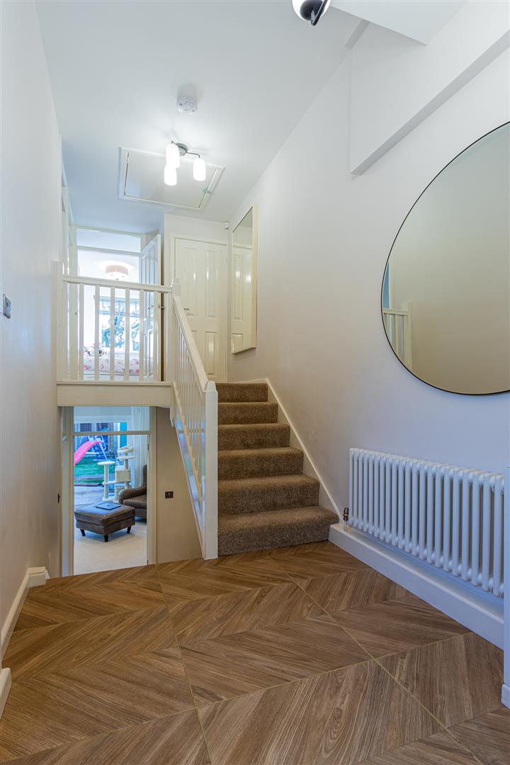 CLEARWATER WAY, LAKESIDE CARDIFF Jeffrey Ross Estate Agents